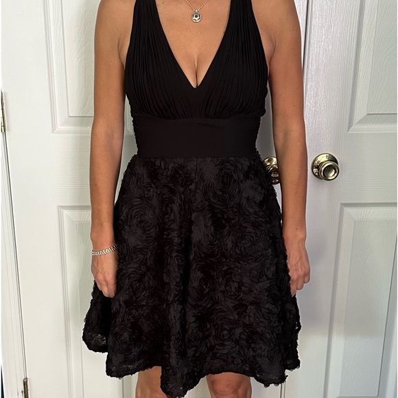Black formal dress - Picture 5 of 7